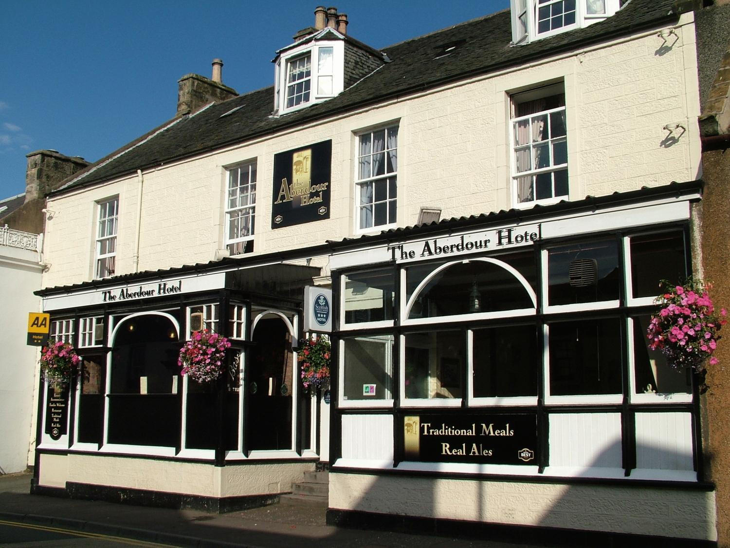 Aberdour Hotel, Stables Rooms & Beer Garden Екстериор снимка