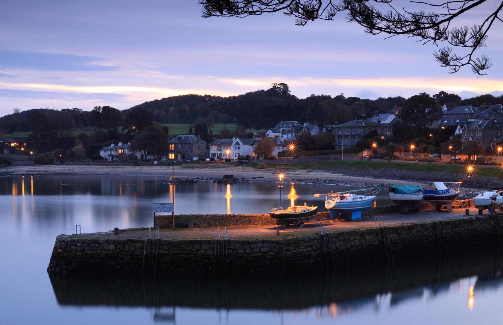 Aberdour Hotel, Stables Rooms & Beer Garden Екстериор снимка