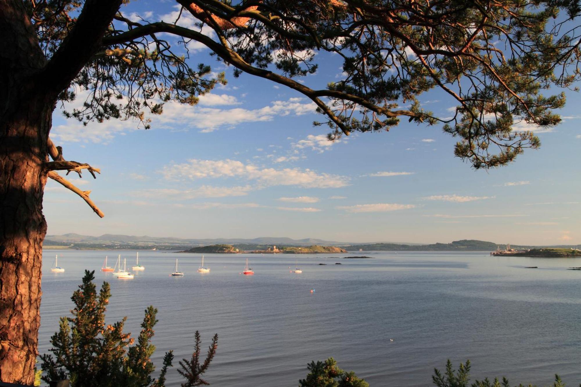 Aberdour Hotel, Stables Rooms & Beer Garden Екстериор снимка
